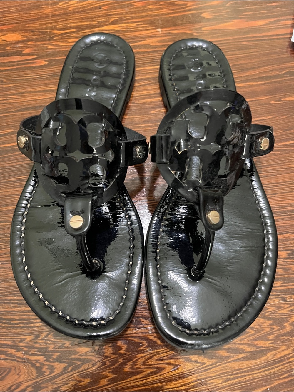 Tory Burch Black Patent Leather Logo Thong Sandals - Picture 10 of 15